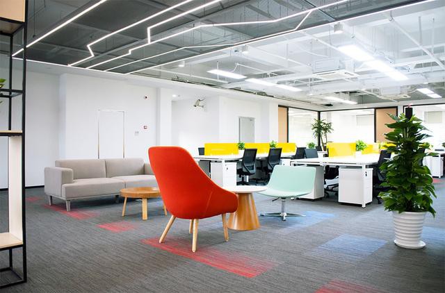 為什么上海的辦公室裝修如此鐘情于玻璃隔斷 為什么上海的辦公室裝修如此鐘情于玻璃隔斷