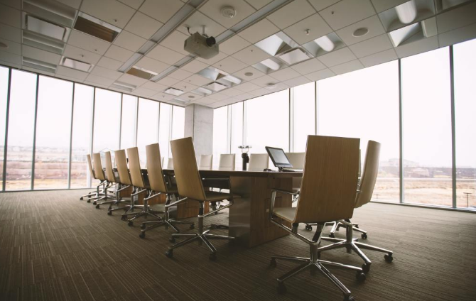 辦公室裝修會議室設(shè)計落地窗的優(yōu)勢與劣勢分析 辦公室裝修會議室設(shè)計落地窗的優(yōu)勢與劣勢分析