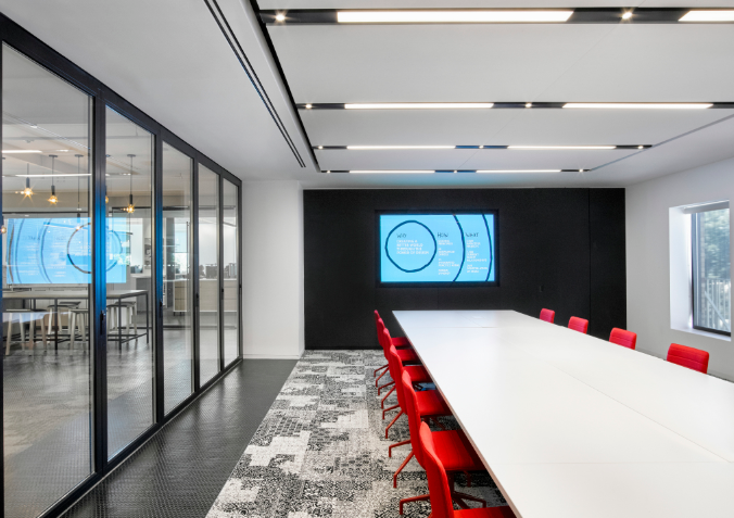 辦公室會議室裝修:紅色與白色的魅力與挑戰 辦公室會議室裝修:紅色與白色的魅力與挑戰