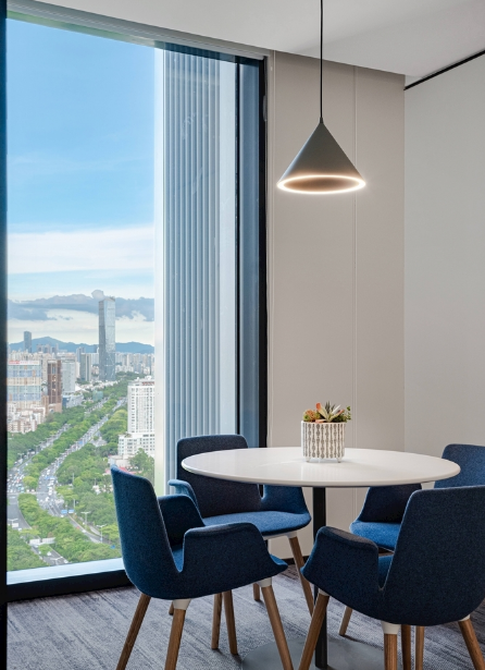 打破常規,橙色地坪漆引領辦公室裝修設計新風尚